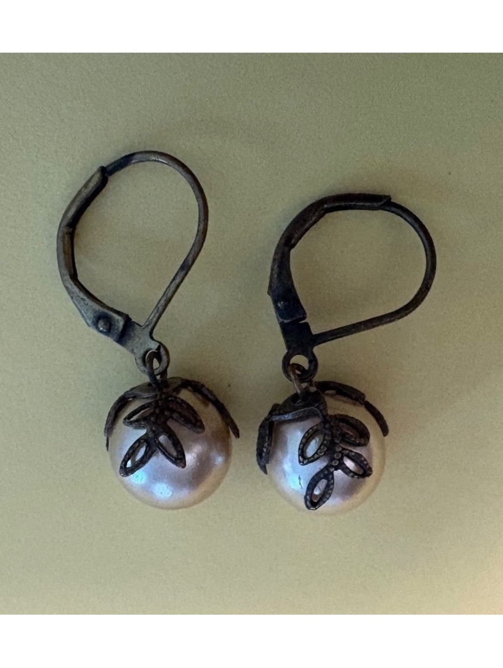Ivory glass pearls with bronze three-leaf bead caps